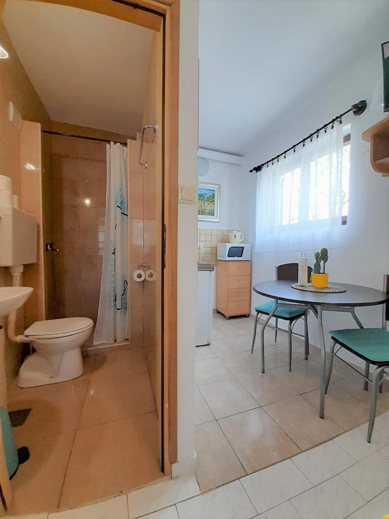 Lovely Studio Malina Close To The Beach Krk Town Exterior photo