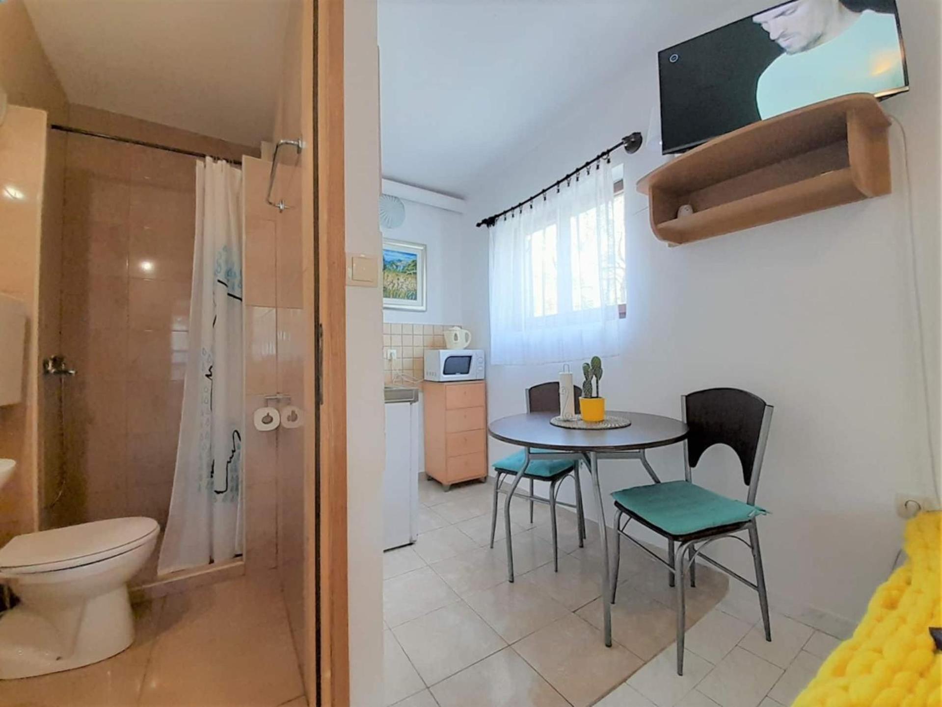 Lovely Studio Malina Close To The Beach Krk Town Exterior photo