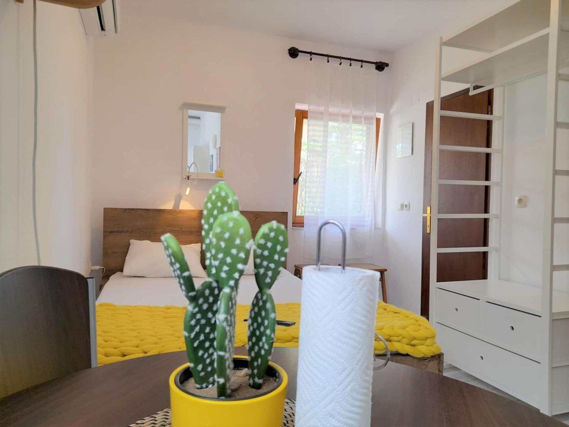 Lovely Studio Malina Close To The Beach Krk Town Exterior photo